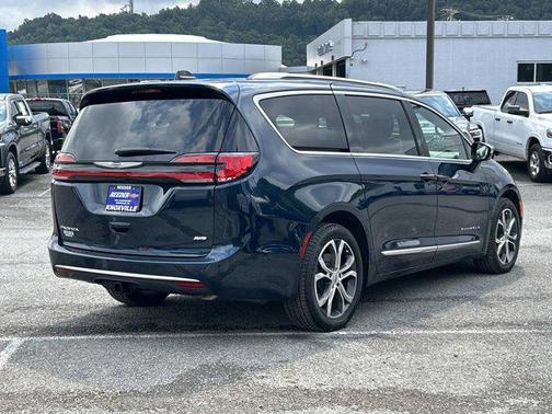 2025 Chrysler Pacifica L
