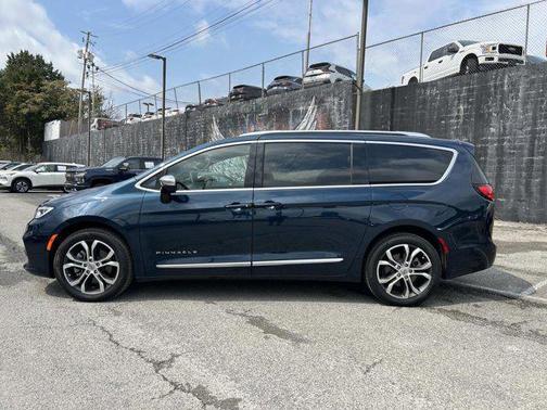 2025 Chrysler Pacifica L