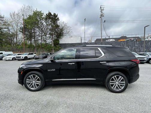 Mosaic Black Metallic 2022 Chevrolet Traverse High Country