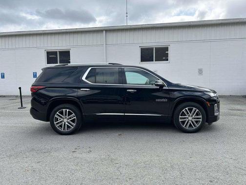 Mosaic Black Metallic 2022 Chevrolet Traverse High Country