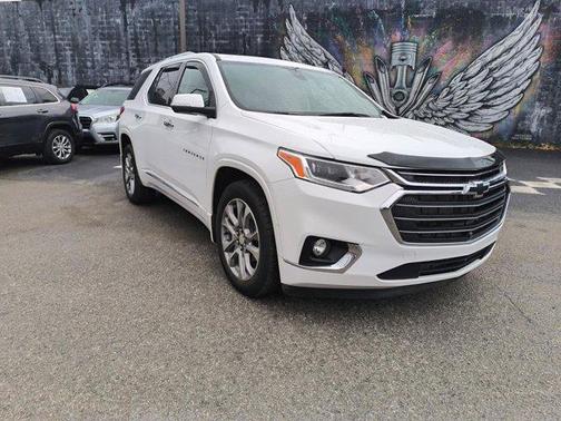Summit White 2021 Chevrolet Traverse Premier