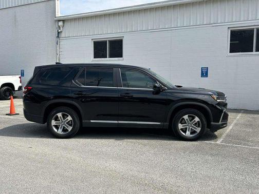 Crystal Black Pearl 2023 Honda Pilot AWD EX-L 7 Passenger