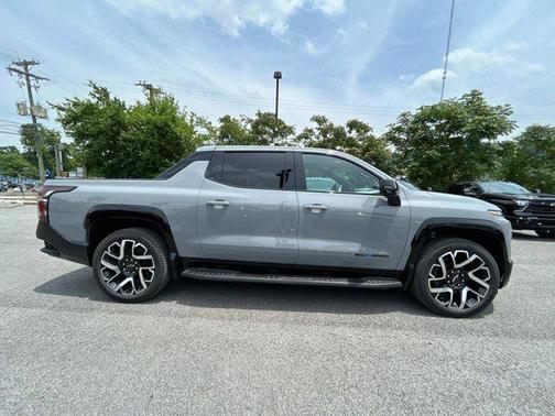 2025 Chevrolet Silverado EV RST