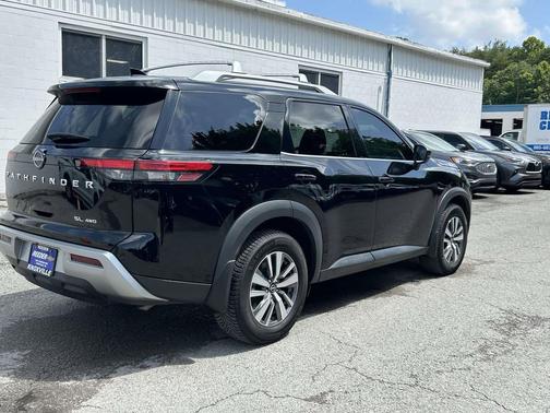 Super Black 2024 Nissan Pathfinder SL 4WD
