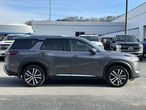 2025 Nissan Pathfinder Platinum 4WD