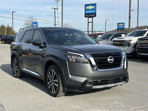 2025 Nissan Pathfinder Platinum 4WD