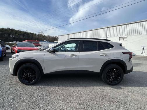 White Sands 2026 Chevrolet Trax FWD ACTIV