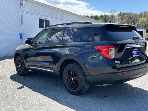 Agate Black Metallic 2023 Ford Explorer XLT