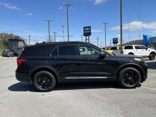 Agate Black Metallic 2023 Ford Explorer XLT