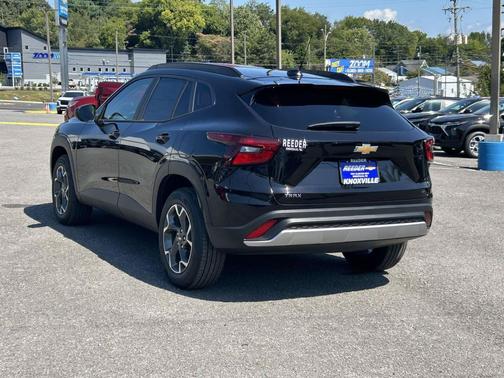 Mosaic Black Metallic 2026 Chevrolet Trax LT