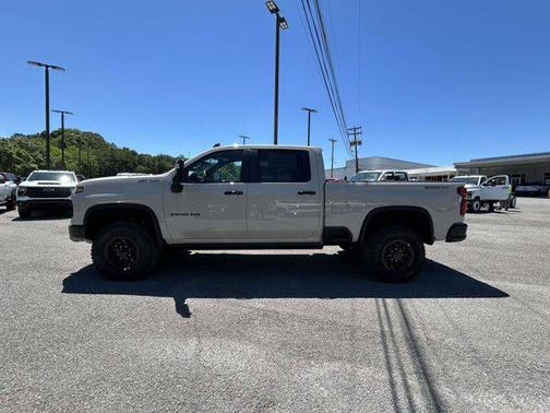 White Sands 2026 Chevrolet Silverado 2500 Crew Cab, Standard Bed, XR2, 4WD