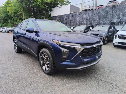 Blue Glow Metallic 2024 Chevrolet Trax LT