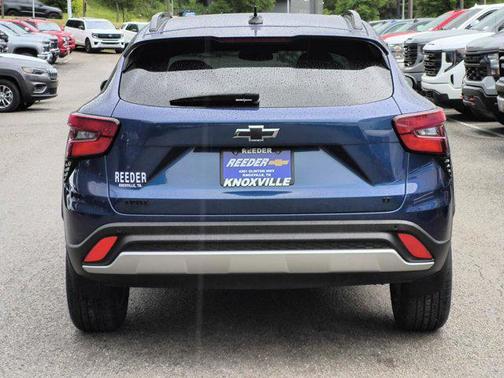 Blue Glow Metallic 2024 Chevrolet Trax LT