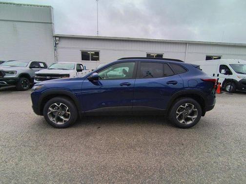 Blue Glow Metallic 2024 Chevrolet Trax LT