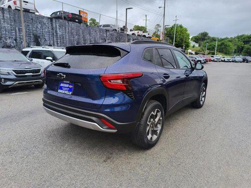 Blue Glow Metallic 2024 Chevrolet Trax LT
