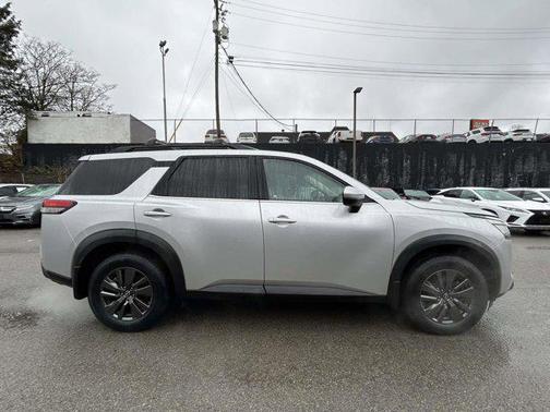 2022 Nissan Pathfinder SV 2WD