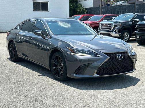 2022 Lexus ES 300h F SPORT