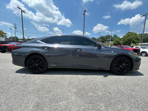 2022 Lexus ES 300h F SPORT