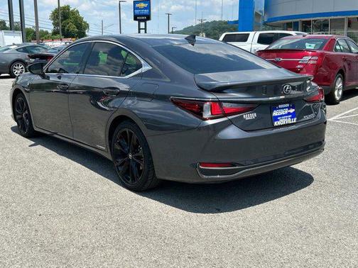 2022 Lexus ES 300h F SPORT