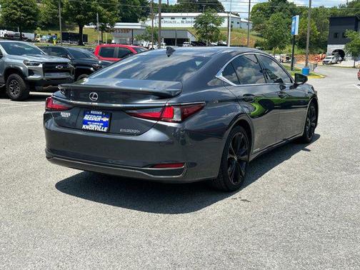 2022 Lexus ES 300h F SPORT