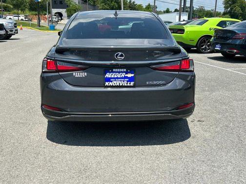 2022 Lexus ES 300h F SPORT