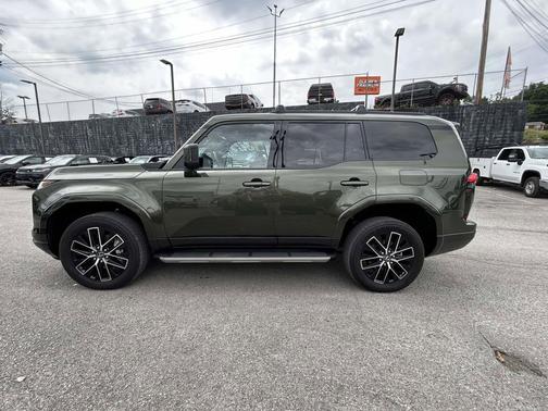 Nori Green Pearl/Black 2024 Lexus GX 550 Premium
