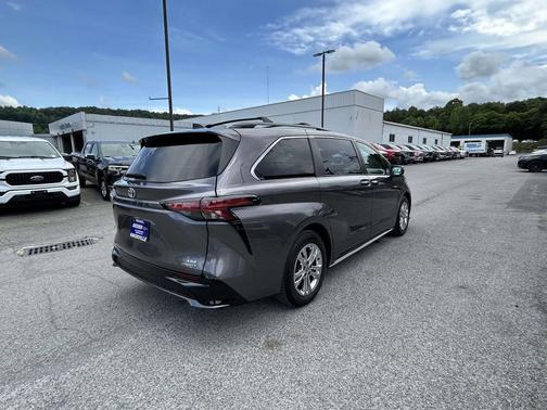 Predawn Gray Mica 2022 Toyota Sienna XSE 7 Passenger
