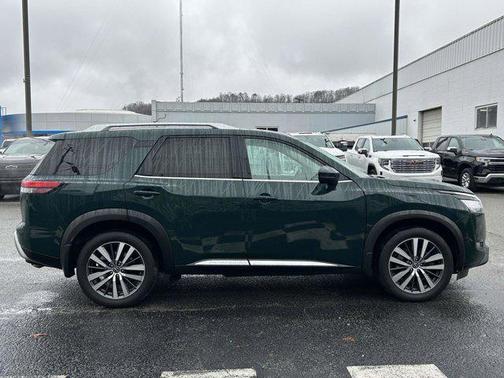 2022 Nissan Pathfinder Platinum 4WD