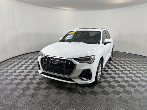 2025 Audi Q3 Premium 45 TFSI S line quattro Tiptronic