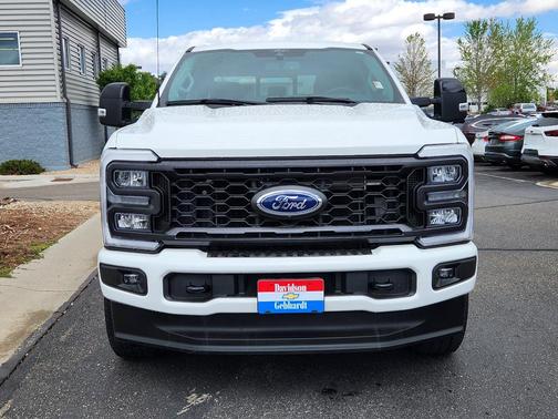 Oxford White 2024 Ford F-250 Lariat
