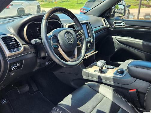 Brilliant Black Crystal Pearlcoat 2014 Jeep Grand Cherokee Overland