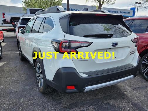 Crystal White Pearl 2025 Subaru Outback Touring XT