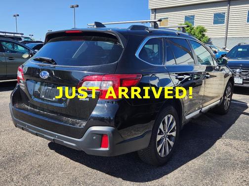 Crystal Black Silica 2019 Subaru Outback 3.6R Touring