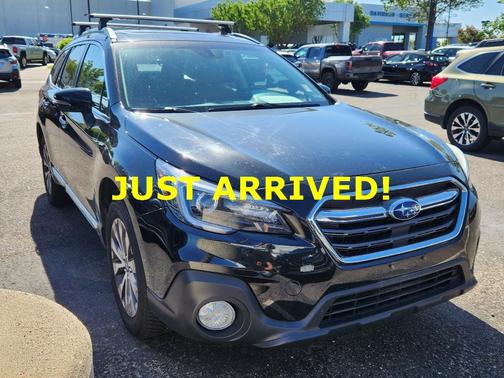 Crystal Black Silica 2019 Subaru Outback 3.6R Touring