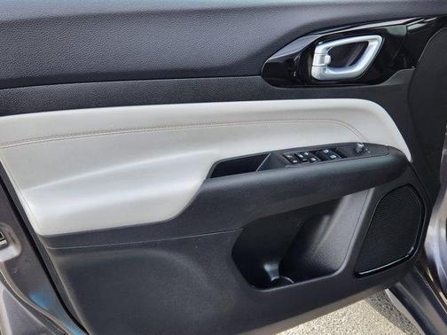 Granite Crystal Clearcoat Metallic 2023 Jeep Compass Limited