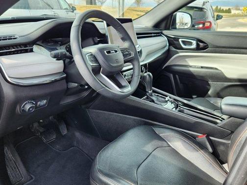 Granite Crystal Clearcoat Metallic 2023 Jeep Compass Limited