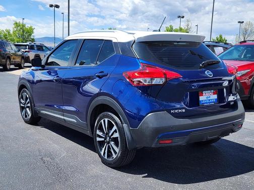 Deep Blue Pearl / Fresh Powder 2019 Nissan Kicks SR