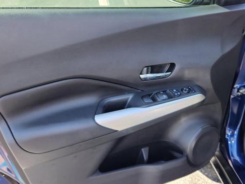 Deep Blue Pearl / Fresh Powder 2019 Nissan Kicks SR