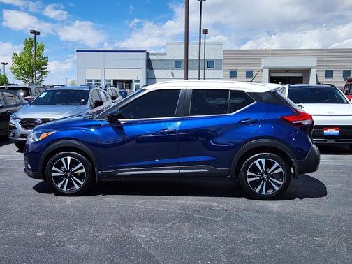 Deep Blue Pearl / Fresh Powder 2019 Nissan Kicks SR