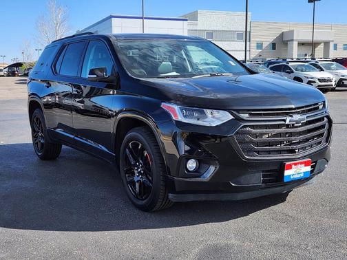 Mosaic Black Metallic 2021 Chevrolet Traverse Premier