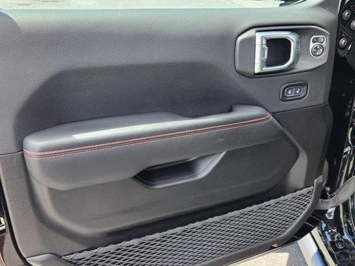 Black Clearcoat 2024 Jeep Gladiator Rubicon