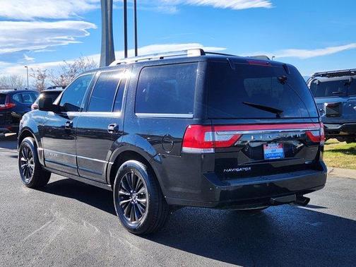 2015 Lincoln Navigator Base