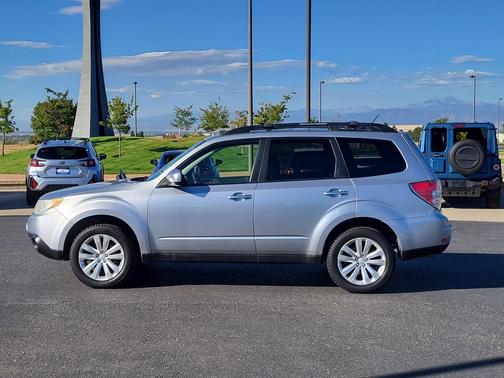 Ice Silver Metallic 2013 Subaru Forester 2.5X Premium
