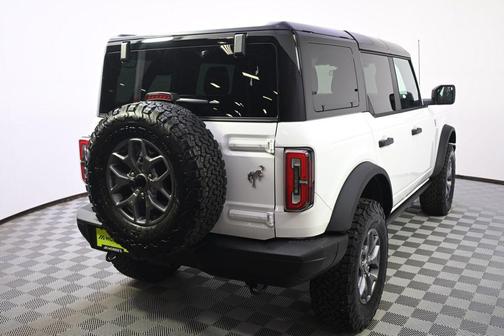 Oxford White 2025 Ford Bronco Badlands