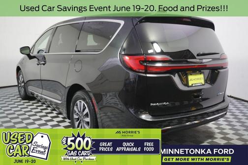 Brilliant Black Crystal Pearlcoat 2023 Chrysler Pacifica Hybrid Limited