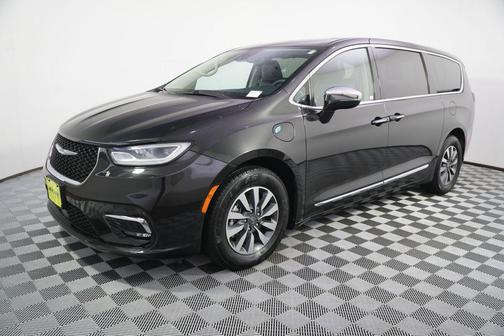 Brilliant Black Crystal Pearlcoat 2023 Chrysler Pacifica Hybrid Limited