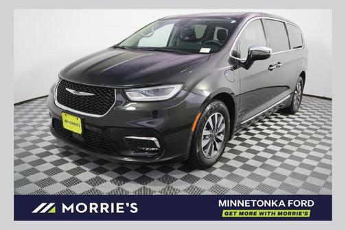 Brilliant Black Crystal Pearlcoat 2023 Chrysler Pacifica Hybrid Limited