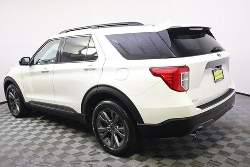 Star White Metallic Tri-Coat 2023 Ford Explorer XLT