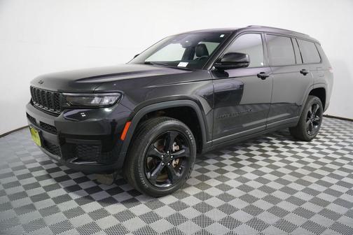 Diamond Black Crystal Pearlcoat 2023 Jeep Grand Cherokee L Altitude