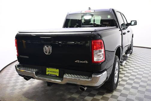 Diamond Black Crystal Pearlcoat 2024 RAM 1500 Big Horn/Lone Star